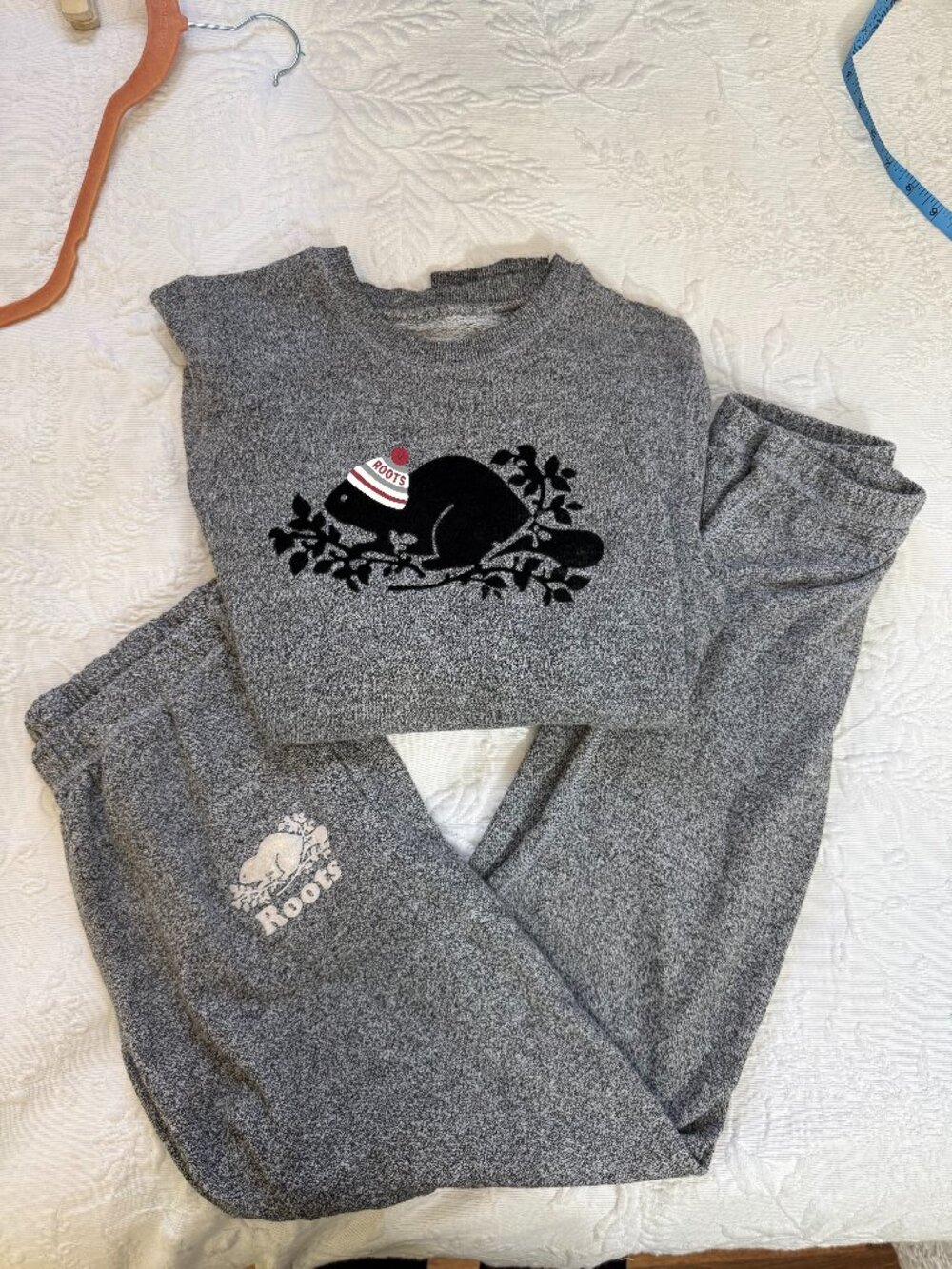 Roots Grey Beaver Graphic Sweatshirt & Jogger Sweatpant Set Size Small - Picture 2 of 11